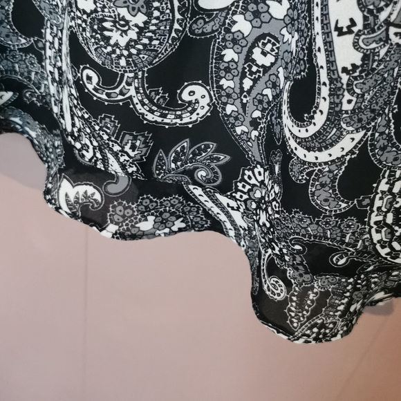 Cute patterned skirt - Picture 3 of 4